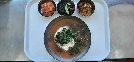 \"효성요양병원 영양실에서 직접 새벽시장가서 장봐온 식재로 어르신들을 위해 준비해드렸습니다.앞으로도 어르신들 건강을 위해 노력하는 영양실이 되겠습니다\"